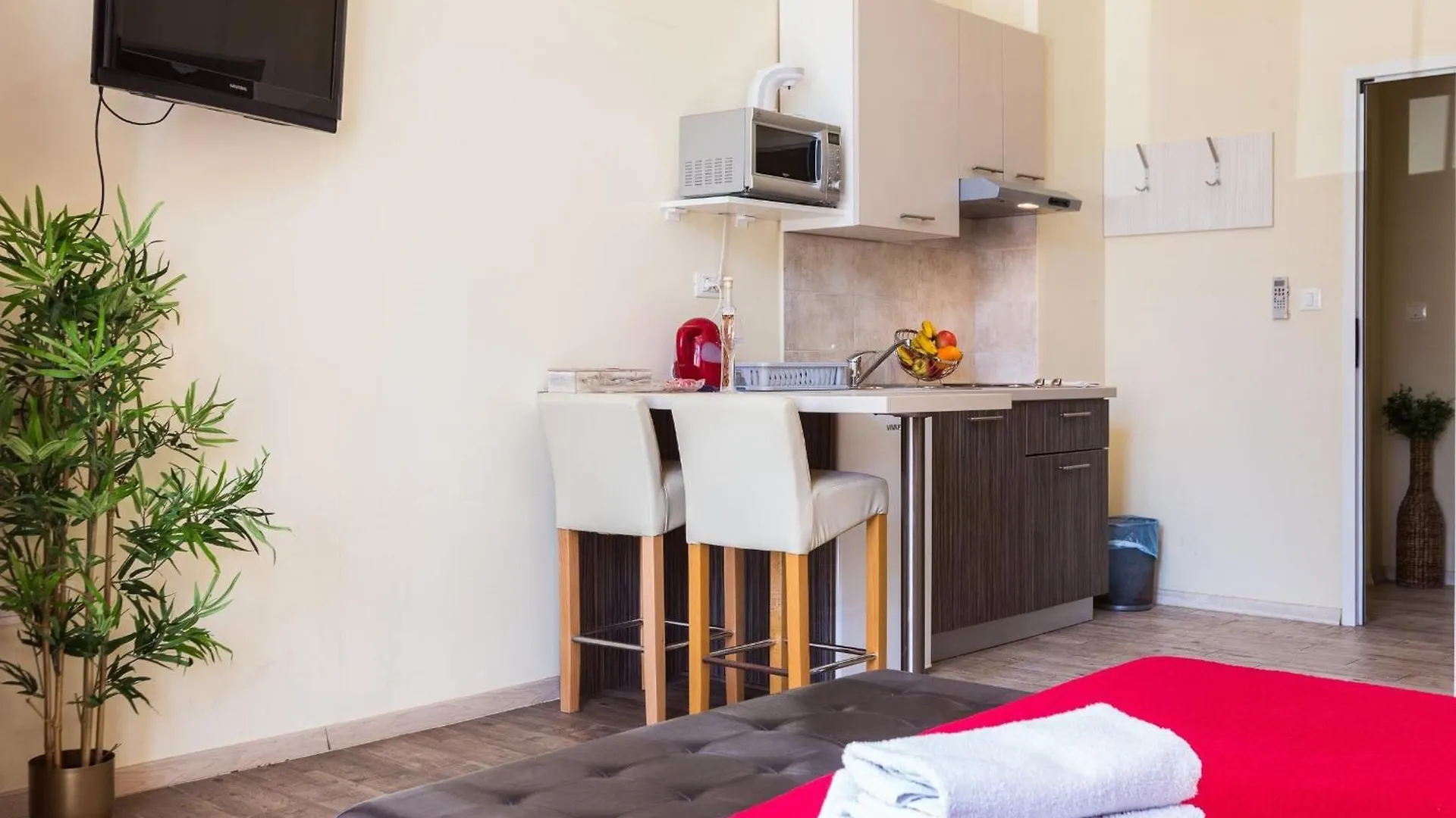 Charming And Historic Old Town Apartments 자다르 0*,